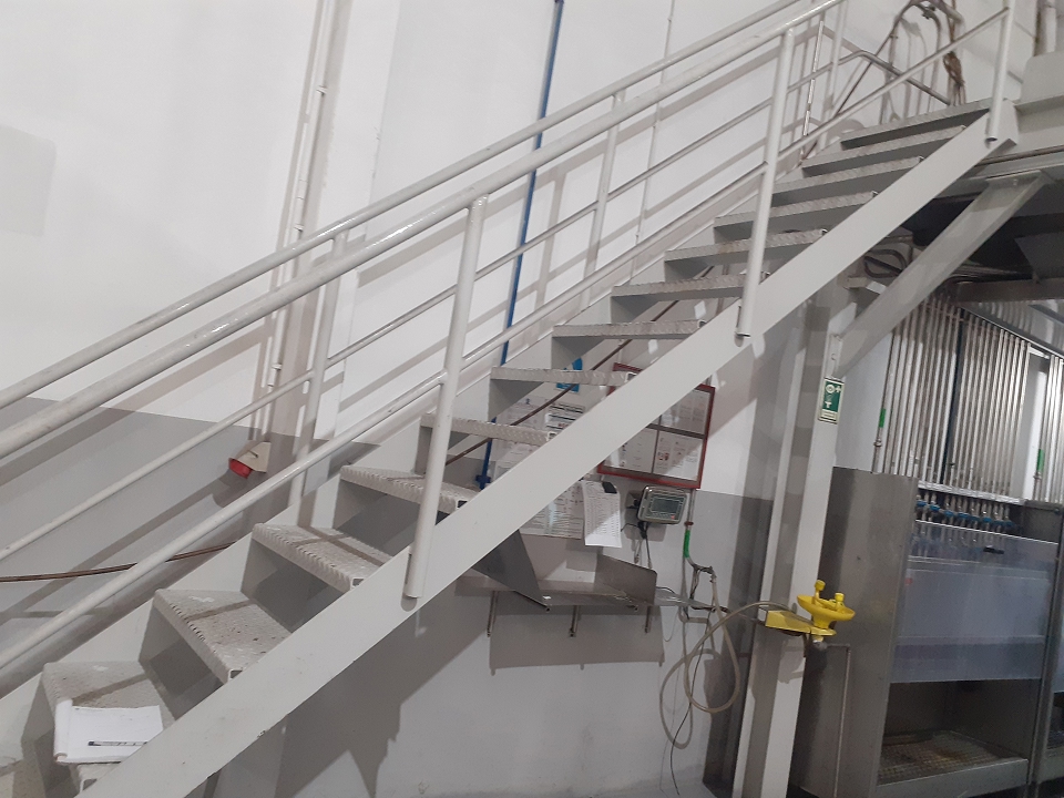 escada metalica industrial