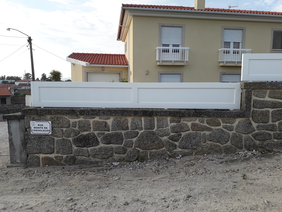 grade metalica branca