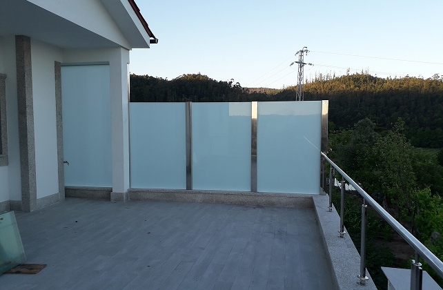 Grade metalica com vidro