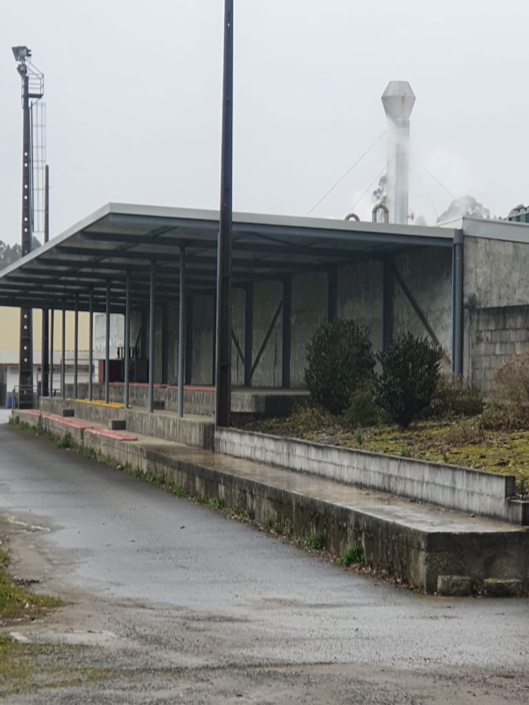 Cobertura metalica para plateia distante